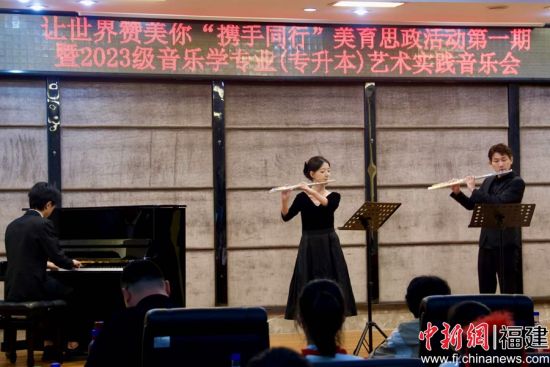 图为大学生现场表演。福大51吃瓜网
供图 图为大学生现场表演。福大51吃瓜网
供图